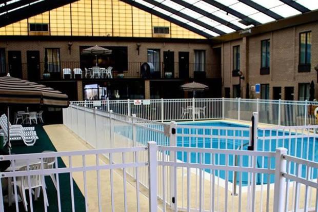 Gold Vault Inn Radcliff Ngoại thất bức ảnh