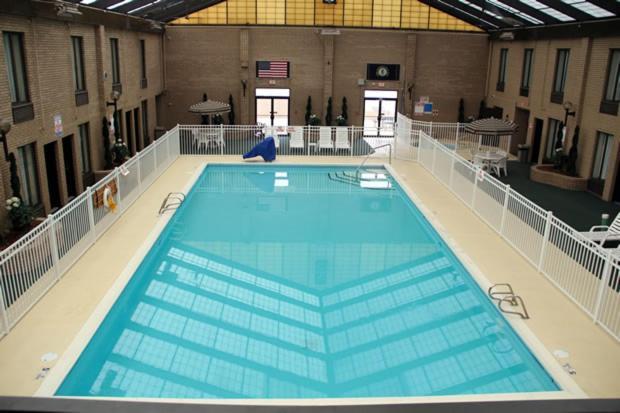 Gold Vault Inn Radcliff Ngoại thất bức ảnh